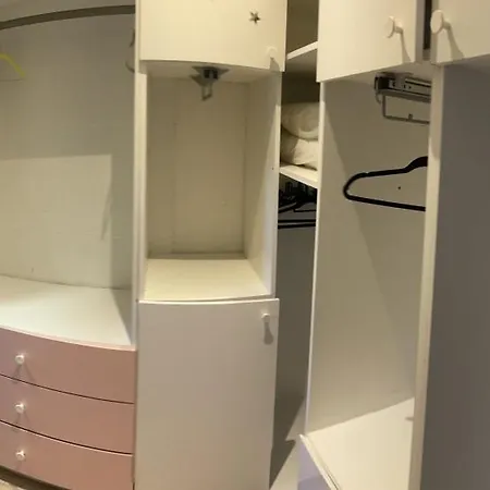 200m2, 3 Suites, Patio Avec Salle Jeux, 1 Piscine Chauffe De Debut Avril A Fin Octobre * Maruejols