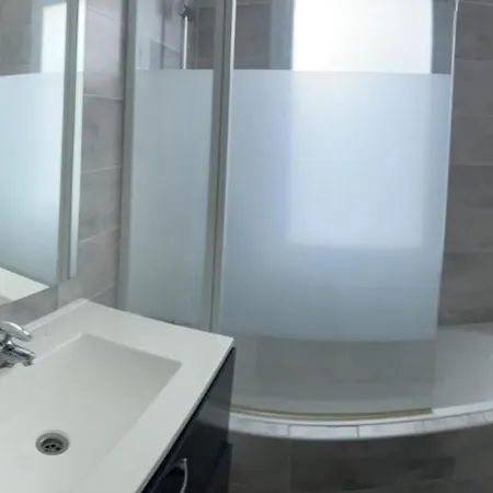 Villa 200m2, 3 Suites, Patio Avec Salle Jeux, 1 Piscine Chauffe De Debut Avril A Fin Octobre