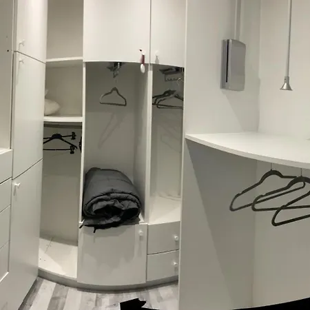 200m2, 3 Suites, Patio Avec Salle Jeux, 1 Piscine Chauffe De Debut Avril A Fin Octobre *
