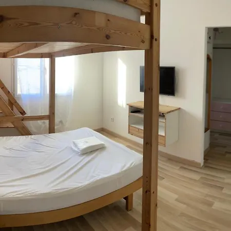 200m2, 3 Suites, Patio Avec Salle Jeux, 1 Piscine Chauffe De Debut Avril A Fin Octobre Maruejols