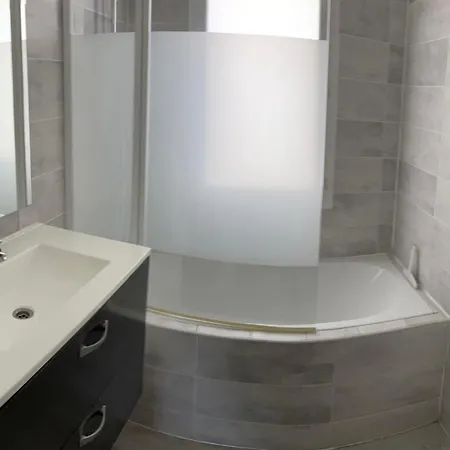 Villa 200m2, 3 Suites, Patio Avec Salle Jeux, 1 Piscine Chauffe De Debut Avril A Fin Octobre