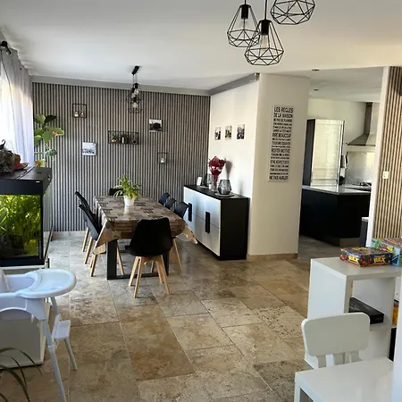 200m2, 3 Suites, Patio Avec Salle Jeux, 1 Piscine Chauffe De Debut Avril A Fin Octobre Villa Maruejols
