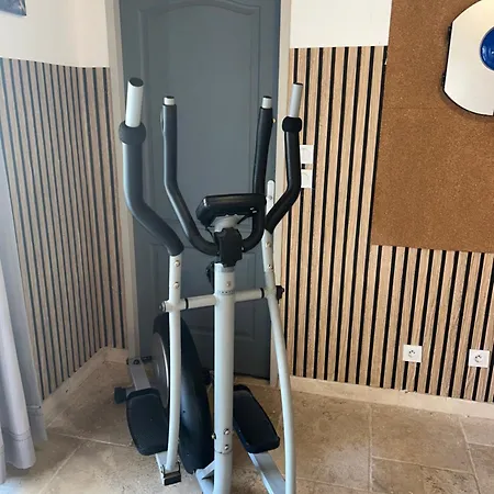 200m2, 3 Suites, Patio Avec Salle Jeux, 1 Piscine Chauffe De Debut Avril A Fin Octobre * Maruejols