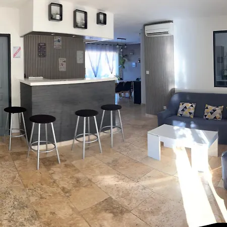 Villa 200m2, 3 Suites, Patio Avec Salle Jeux, 1 Piscine Chauffe De Debut Avril A Fin Octobre *