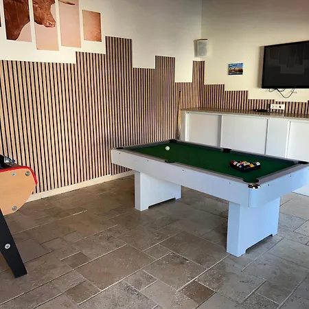 Villa 200m2, 3 Suites, Patio Avec Salle Jeux, 1 Piscine Chauffe De Debut Avril A Fin Octobre Maruejols