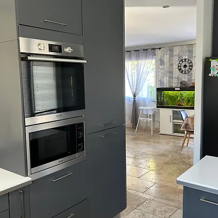 200m2, 3 Suites, Patio Avec Salle Jeux, 1 Piscine Chauffe De Debut Avril A Fin Octobre Villa *