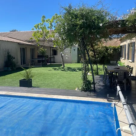 200m2, 3 Suites, Patio Avec Salle Jeux, 1 Piscine Chauffe De Debut Avril A Fin Octobre Maruejols
