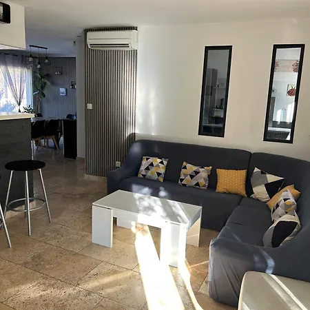 200m2, 3 Suites, Patio Avec Salle Jeux, 1 Piscine Chauffe De Debut Avril A Fin Octobre Villa Maruejols