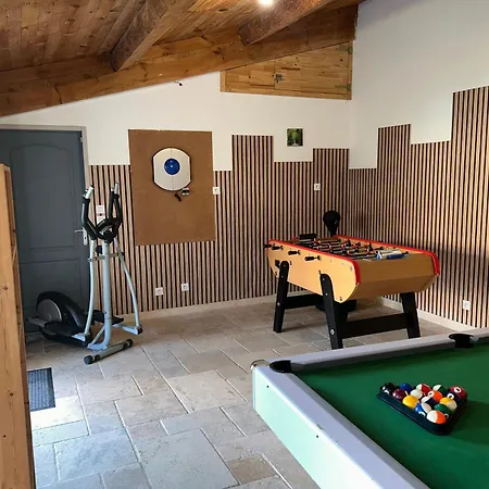 Villa 200m2, 3 Suites, Patio Avec Salle Jeux, 1 Piscine Chauffe De Debut Avril A Fin Octobre Maruejols
