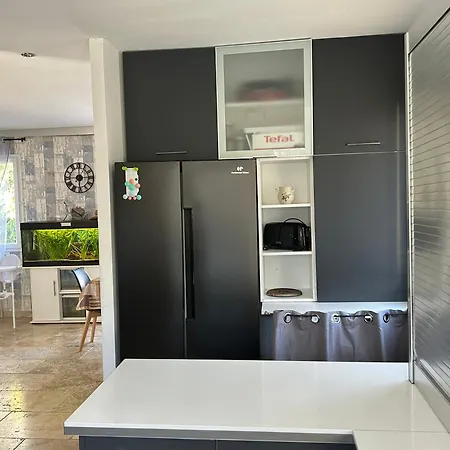 Villa 200m2, 3 Suites, Patio Avec Salle Jeux, 1 Piscine Chauffe De Debut Avril A Fin Octobre *