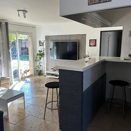 200m2, 3 Suites, Patio Avec Salle Jeux, 1 Piscine Chauffe De Debut Avril A Fin Octobre Villa Maruejols