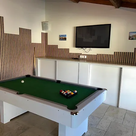 Villa 200m2, 3 Suites, Patio Avec Salle Jeux, 1 Piscine Chauffe De Debut Avril A Fin Octobre *