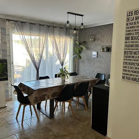 200m2, 3 Suites, Patio Avec Salle Jeux, 1 Piscine Chauffe De Debut Avril A Fin Octobre Villa *