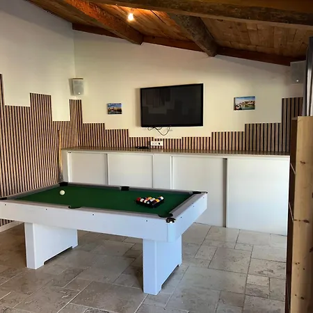 Villa 200m2, 3 Suites, Patio Avec Salle Jeux, 1 Piscine Chauffe De Debut Avril A Fin Octobre *