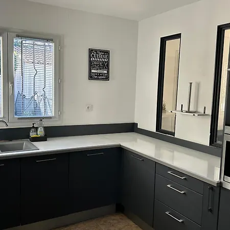 200m2, 3 Suites, Patio Avec Salle Jeux, 1 Piscine Chauffe De Debut Avril A Fin Octobre Villa Maruejols