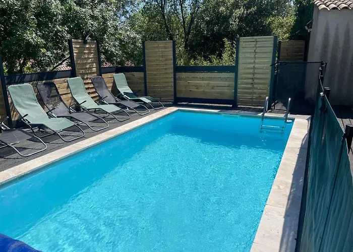 200m2, 3 Suites, Patio Avec Salle Jeux, 1 Piscine Chauffe De Debut Avril A Fin Octobre Villa