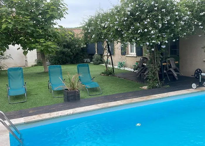 200m2, 3 Suites, Patio Avec Salle Jeux, 1 Piscine Chauffe De Debut Avril A Fin Octobre Maruejols