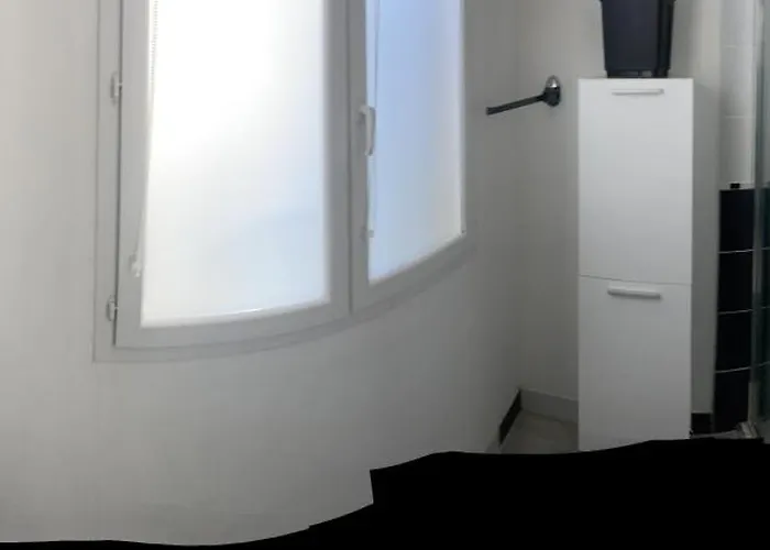 200m2, 3 Suites, Patio Avec Salle Jeux, 1 Piscine Chauffe De Debut Avril A Fin Octobre Villa *