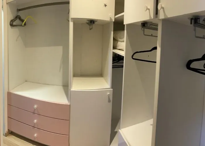 200m2, 3 Suites, Patio Avec Salle Jeux, 1 Piscine Chauffe De Debut Avril A Fin Octobre * Maruejols