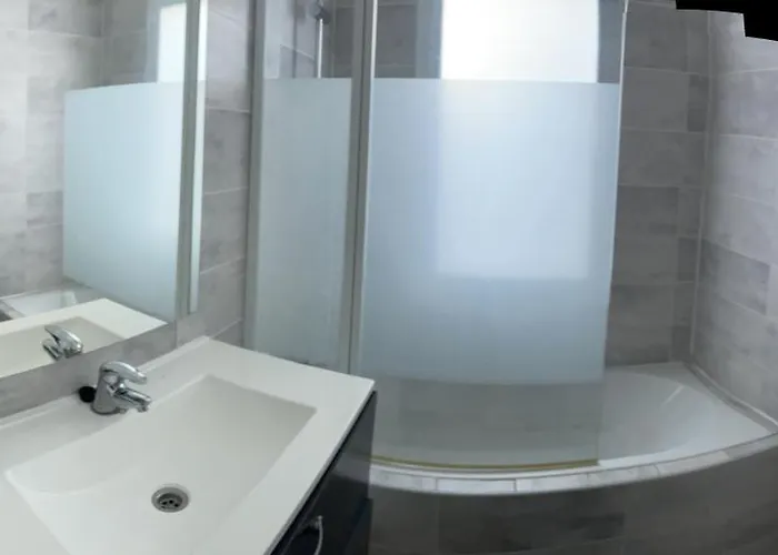 Villa 200m2, 3 Suites, Patio Avec Salle Jeux, 1 Piscine Chauffe De Debut Avril A Fin Octobre