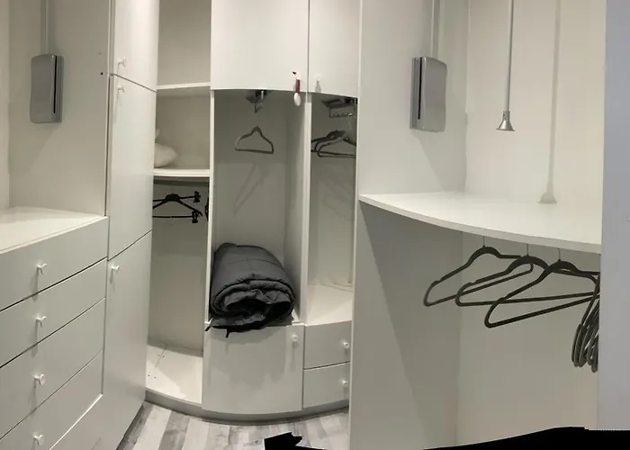 200m2, 3 Suites, Patio Avec Salle Jeux, 1 Piscine Chauffe De Debut Avril A Fin Octobre *