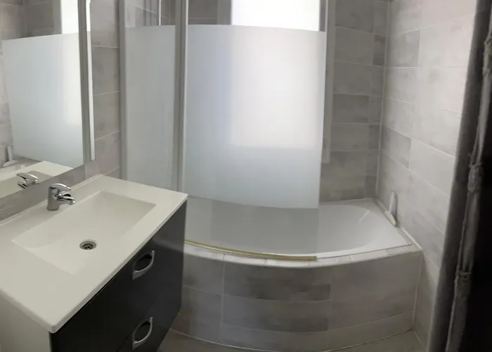 Villa 200m2, 3 Suites, Patio Avec Salle Jeux, 1 Piscine Chauffe De Debut Avril A Fin Octobre