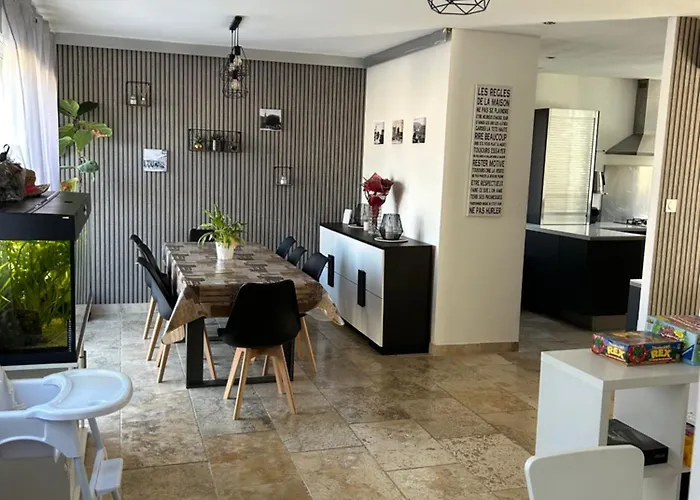 200m2, 3 Suites, Patio Avec Salle Jeux, 1 Piscine Chauffe De Debut Avril A Fin Octobre Villa Maruejols