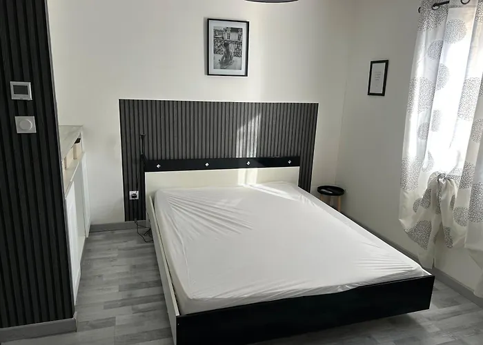 Villa 200m2, 3 Suites, Patio Avec Salle Jeux, 1 Piscine Chauffe De Debut Avril A Fin Octobre Maruejols