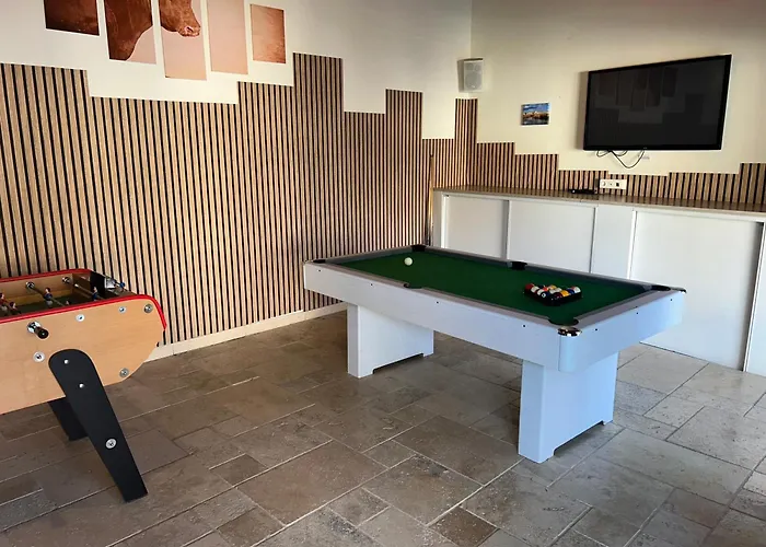 Villa 200m2, 3 Suites, Patio Avec Salle Jeux, 1 Piscine Chauffe De Debut Avril A Fin Octobre Maruejols
