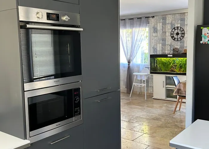200m2, 3 Suites, Patio Avec Salle Jeux, 1 Piscine Chauffe De Debut Avril A Fin Octobre Villa *