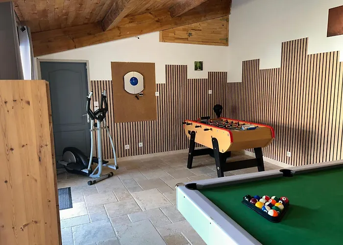 Villa 200m2, 3 Suites, Patio Avec Salle Jeux, 1 Piscine Chauffe De Debut Avril A Fin Octobre Maruejols