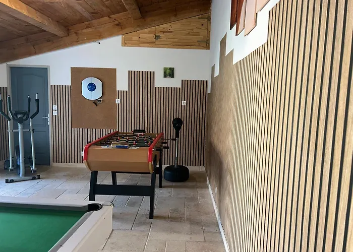 200m2, 3 Suites, Patio Avec Salle Jeux, 1 Piscine Chauffe De Debut Avril A Fin Octobre Villa *