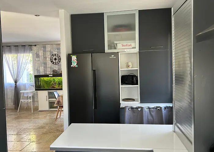 Villa 200m2, 3 Suites, Patio Avec Salle Jeux, 1 Piscine Chauffe De Debut Avril A Fin Octobre *