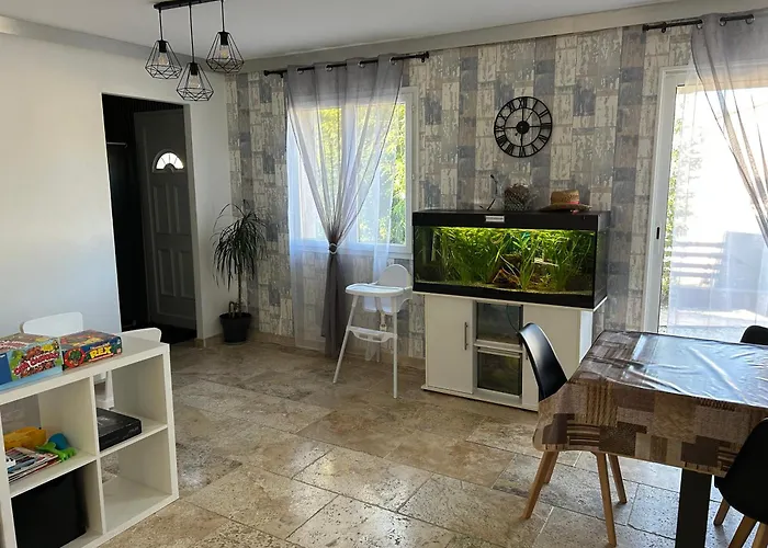 Villa 200m2, 3 Suites, Patio Avec Salle Jeux, 1 Piscine Chauffe De Debut Avril A Fin Octobre