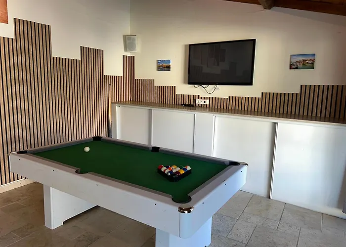 Villa 200m2, 3 Suites, Patio Avec Salle Jeux, 1 Piscine Chauffe De Debut Avril A Fin Octobre *