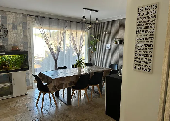 200m2, 3 Suites, Patio Avec Salle Jeux, 1 Piscine Chauffe De Debut Avril A Fin Octobre Villa *
