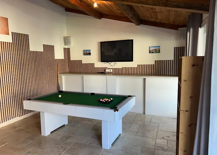 Villa 200m2, 3 Suites, Patio Avec Salle Jeux, 1 Piscine Chauffe De Debut Avril A Fin Octobre *